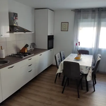 Nika Apartament *